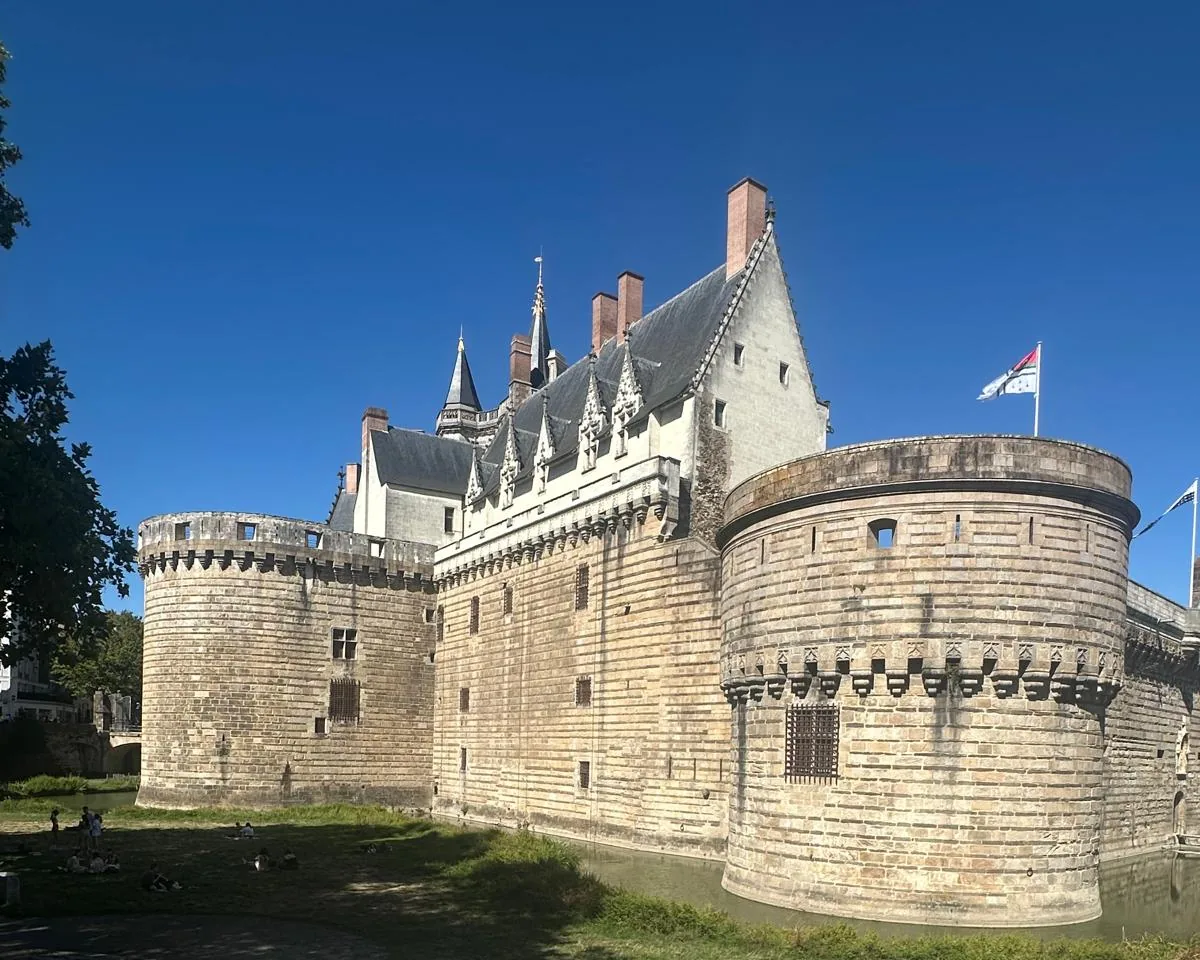 Le château des ducs de Bretagne à Nantes, ses tours et ses douves