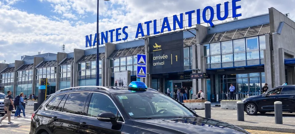 Le taxi Ma Centrale 44 à l’arrivée de l’aéroport de Nantes Atlantique